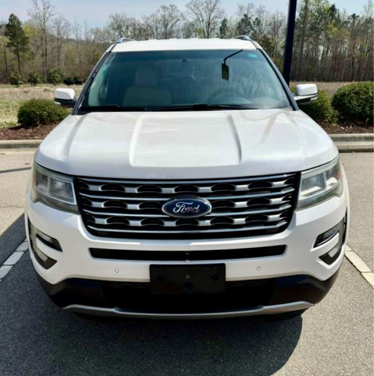 2017 Ford Explorer Image 2