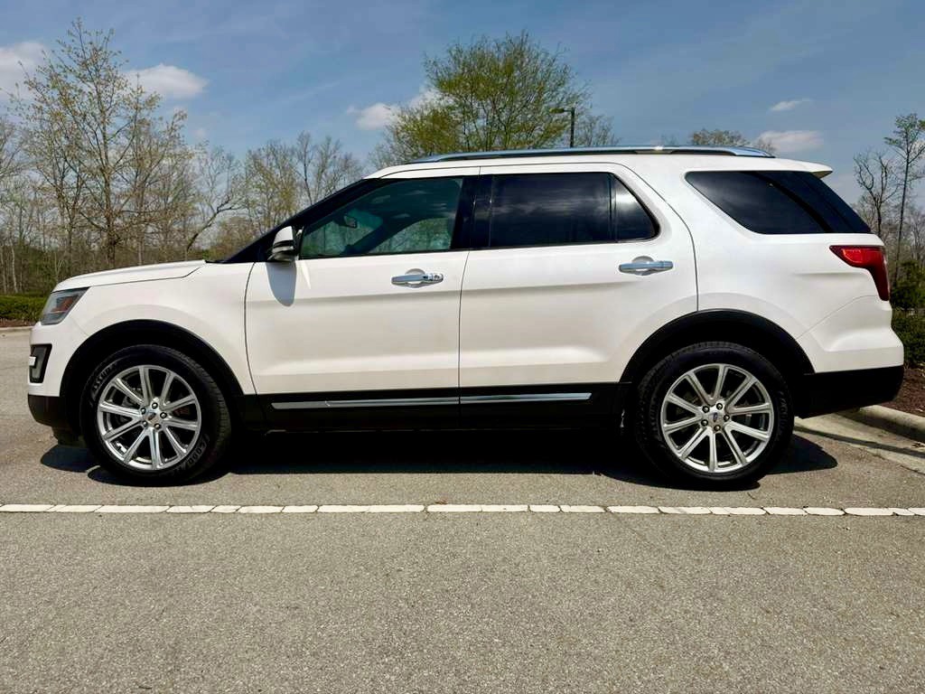 2017 Ford Explorer Image 8