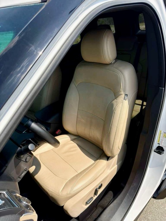 2017 Ford Explorer Image 12