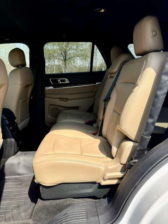 2017 Ford Explorer Image 13