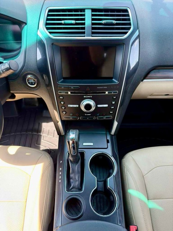 2017 Ford Explorer Image 17
