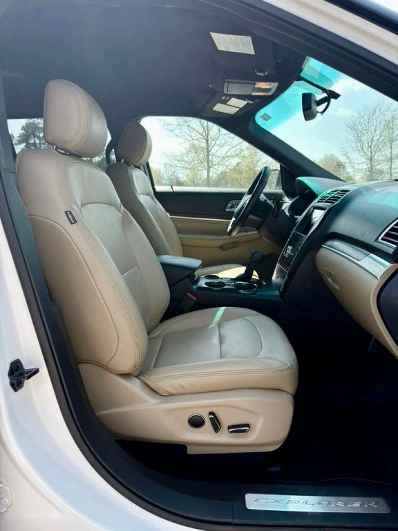 2017 Ford Explorer Image 19