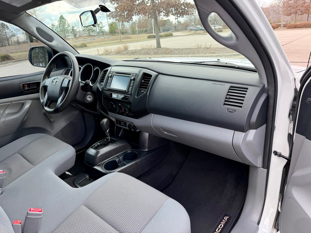 2014 Toyota Tacoma Image 16
