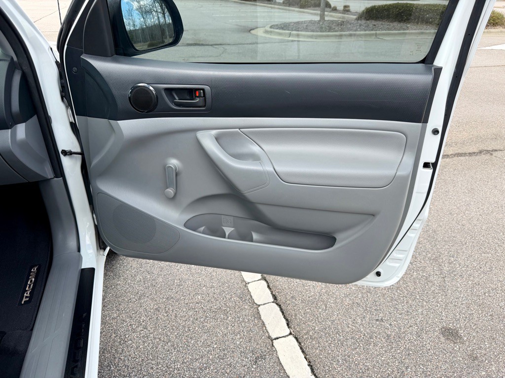 2014 Toyota Tacoma Image 17