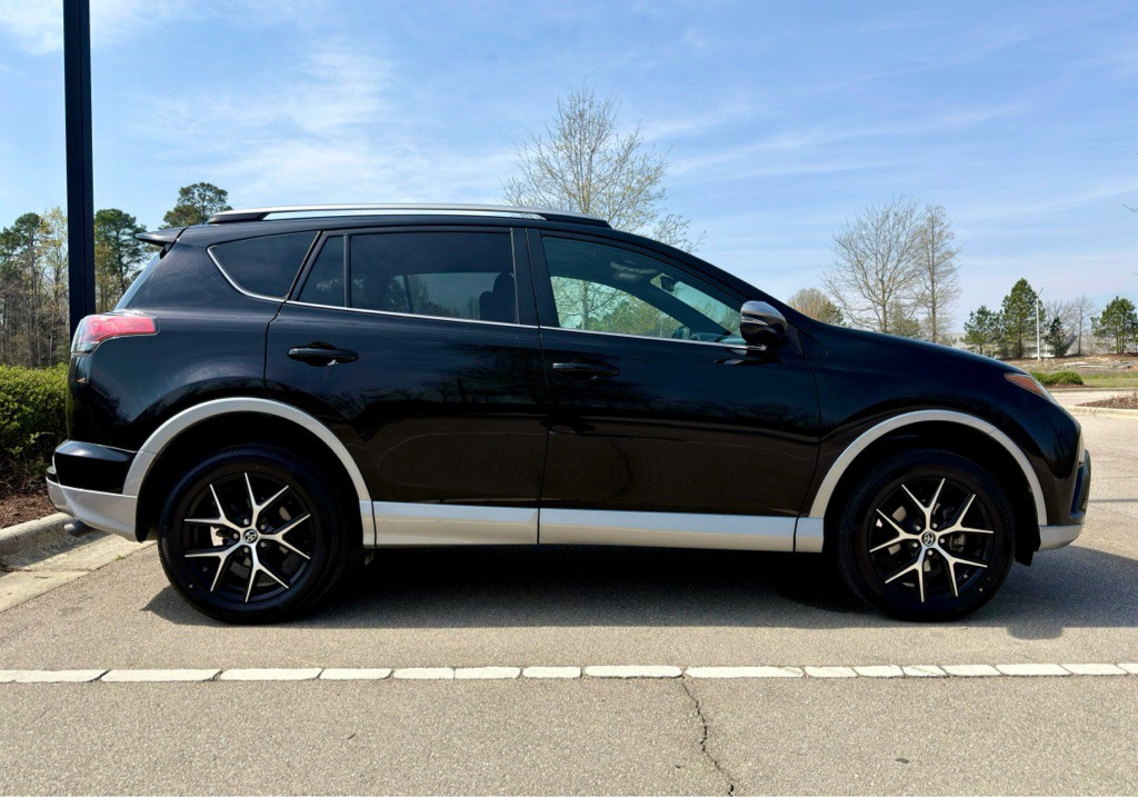 2017 Toyota Rav4 Image 4