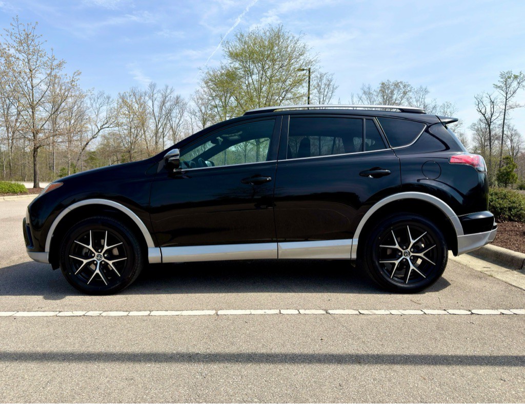 2017 Toyota Rav4 Image 8