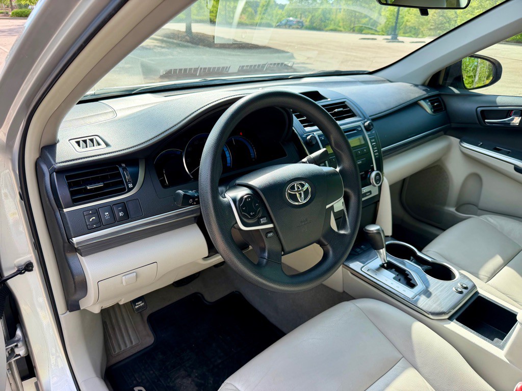 2012 Toyota Camry Image 11