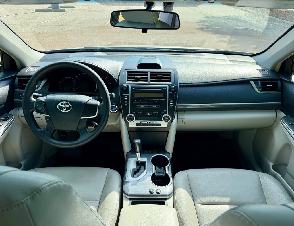 2012 Toyota Camry Image 17