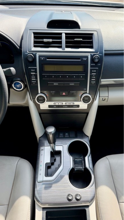 2012 Toyota Camry Image 19
