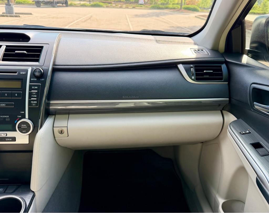 2012 Toyota Camry Image 20