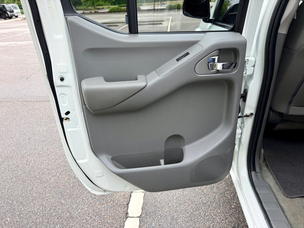 2018 Nissan Frontier Image 17