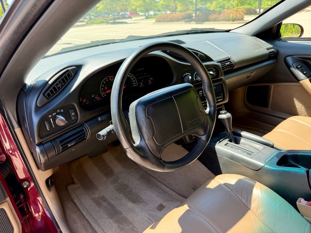 1995 Chevrolet Camaro Image 12