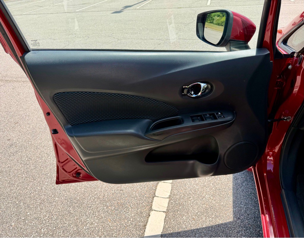 2015 Nissan Versa Image 13