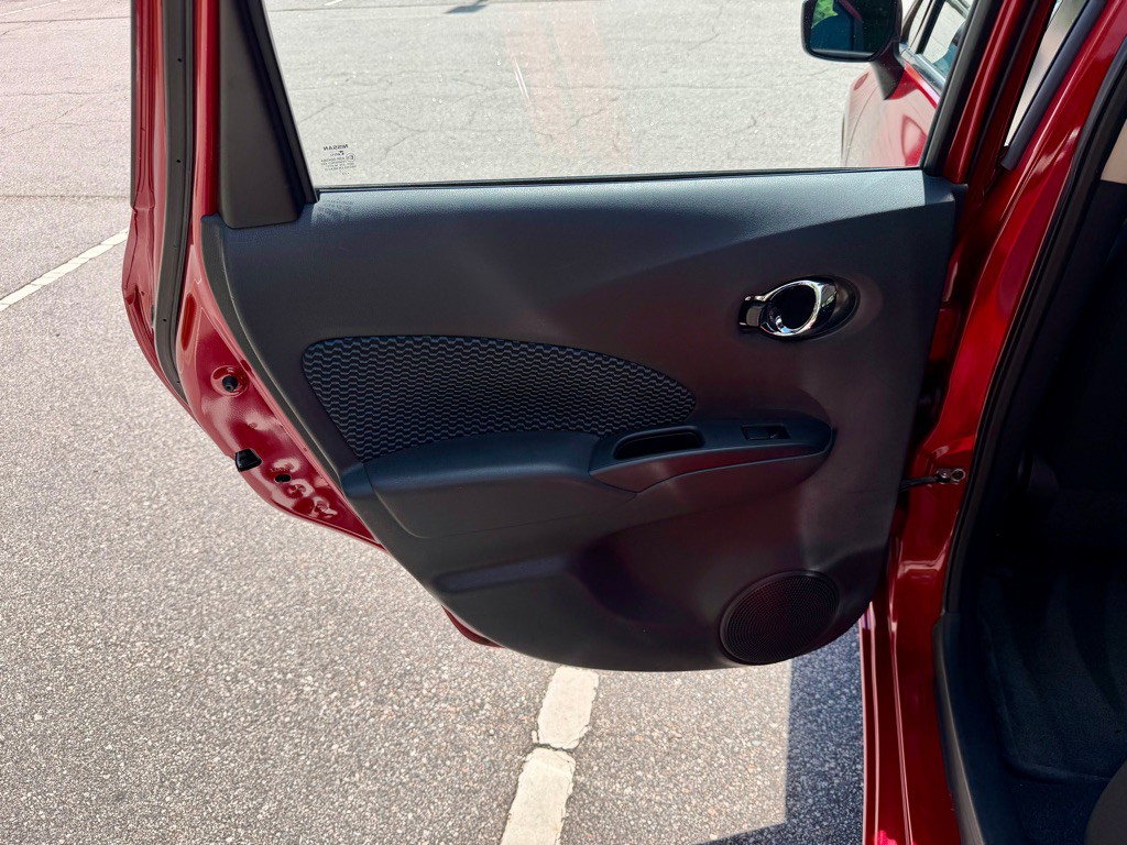 2015 Nissan Versa Image 17