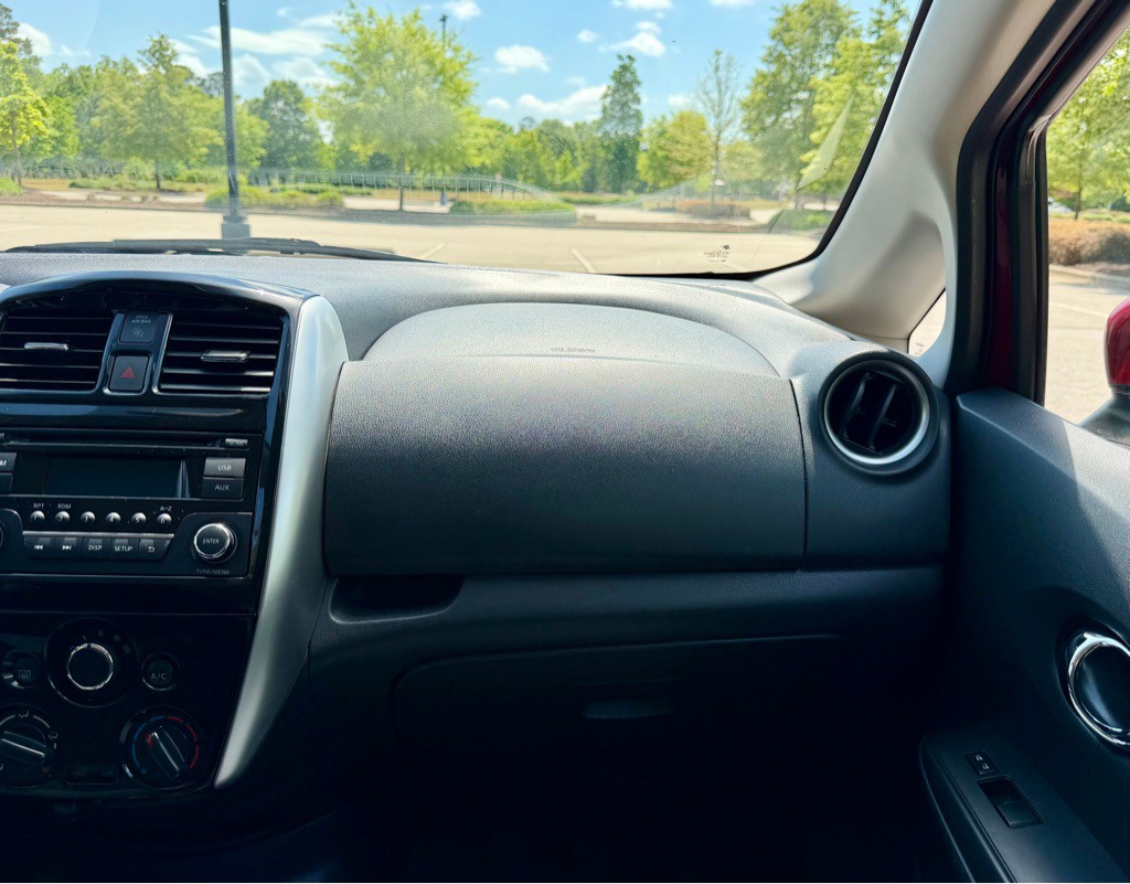 2015 Nissan Versa Image 21