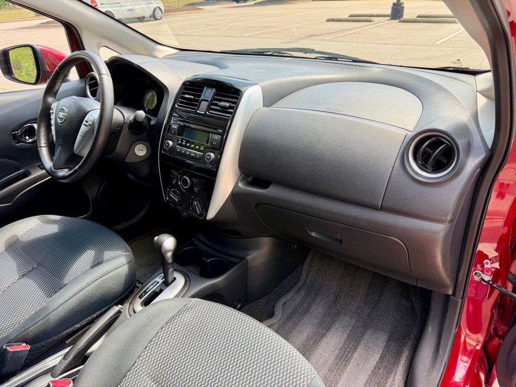2015 Nissan Versa Image 28
