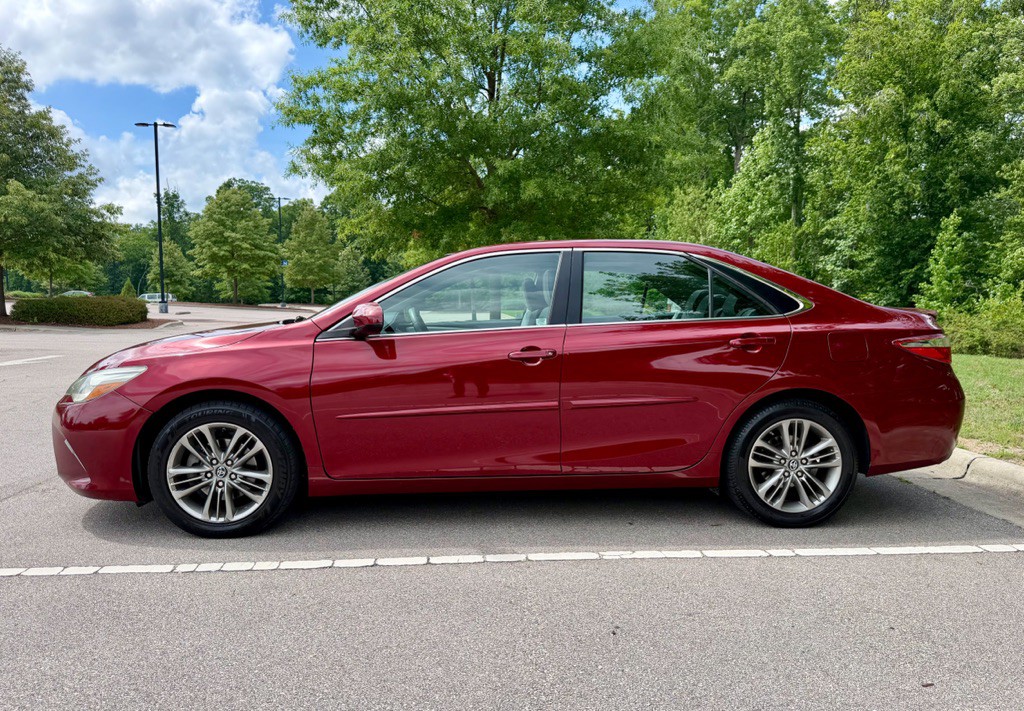 2016 Toyota Camry Image 8
