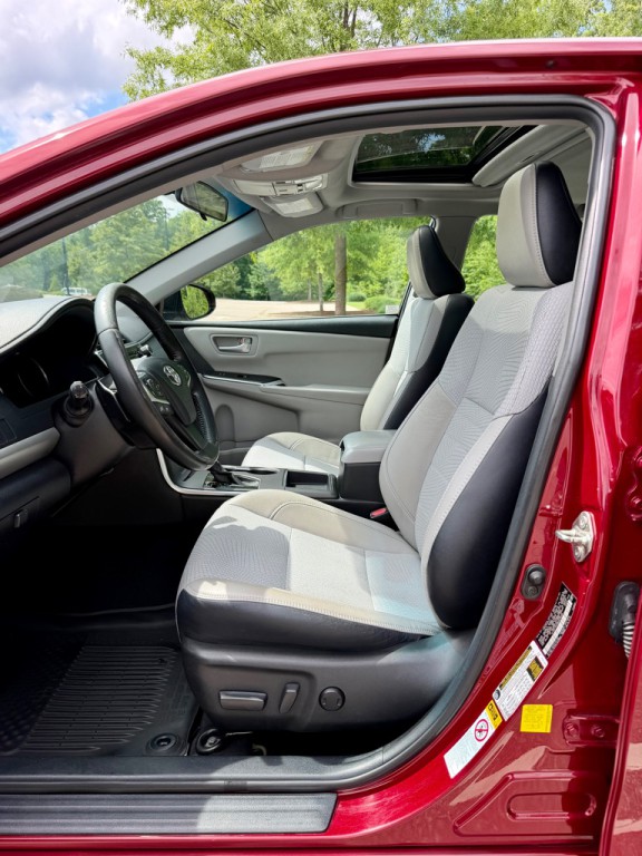 2016 Toyota Camry Image 9