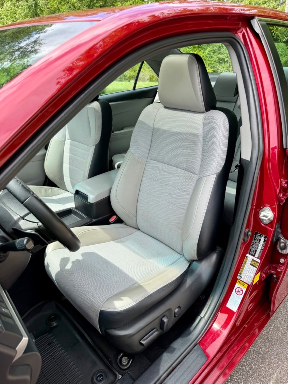 2016 Toyota Camry Image 10