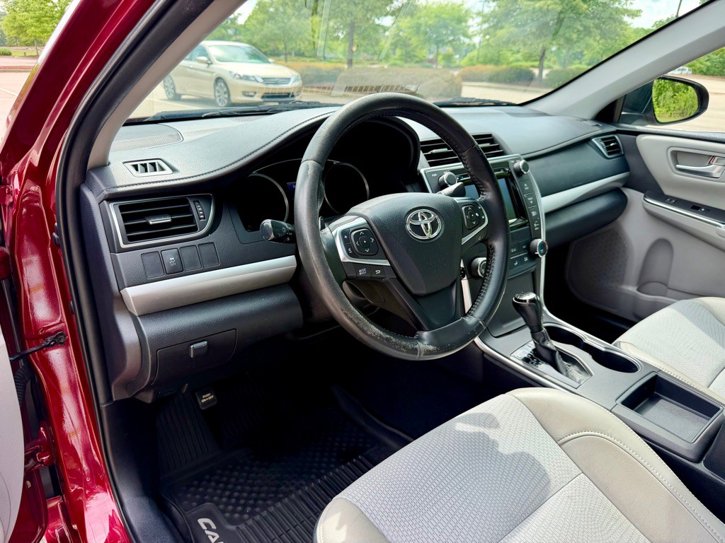 2016 Toyota Camry Image 11