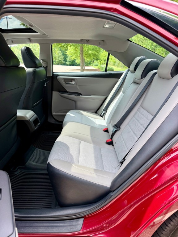 2016 Toyota Camry Image 13