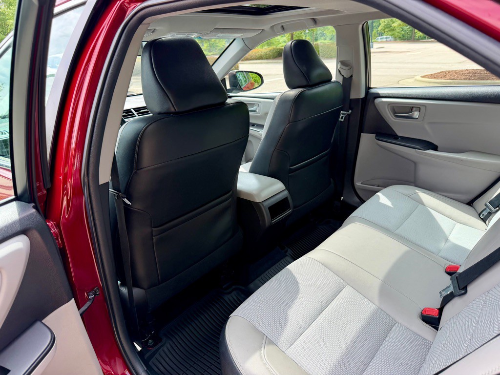 2016 Toyota Camry Image 15