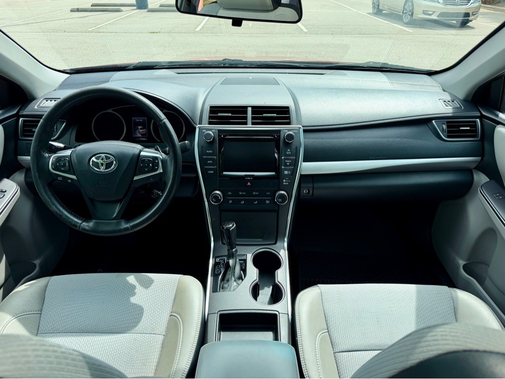 2016 Toyota Camry Image 17