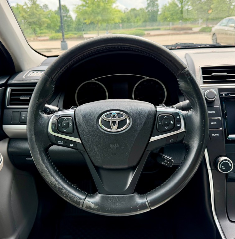 2016 Toyota Camry Image 18
