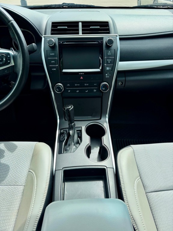 2016 Toyota Camry Image 19