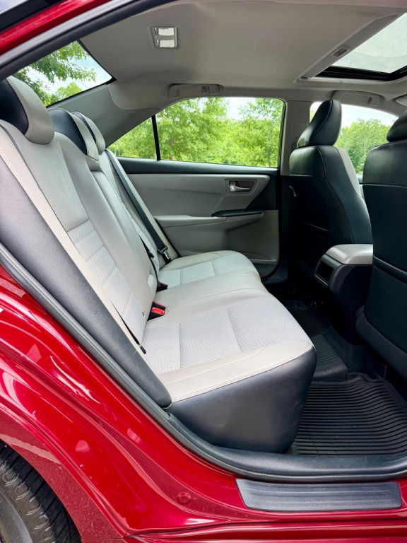 2016 Toyota Camry Image 21