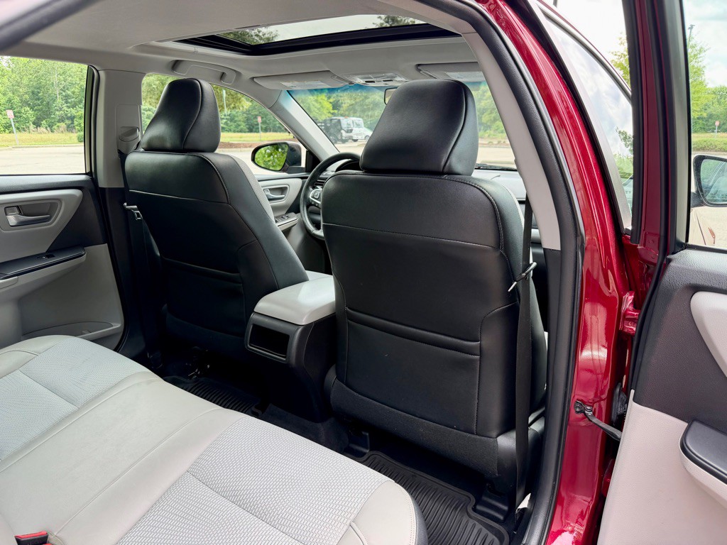 2016 Toyota Camry Image 22