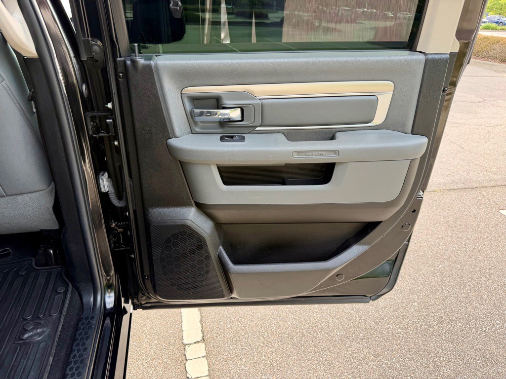 2014 RAM 1500 Image 25