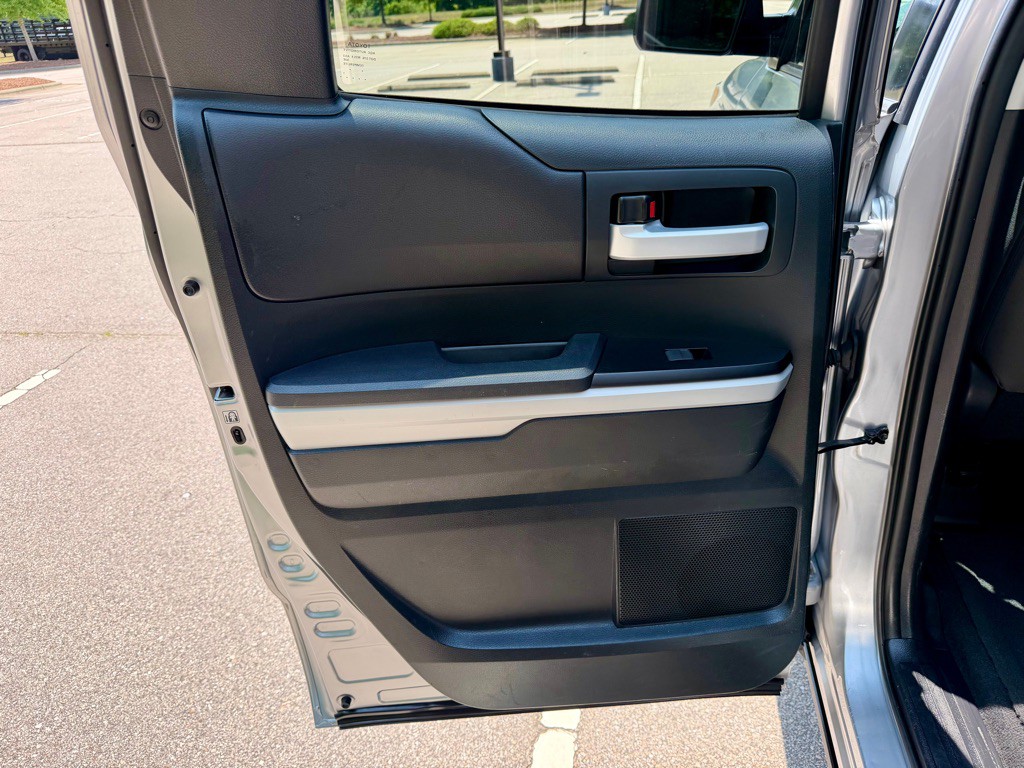 2016 Toyota Tundra Image 17