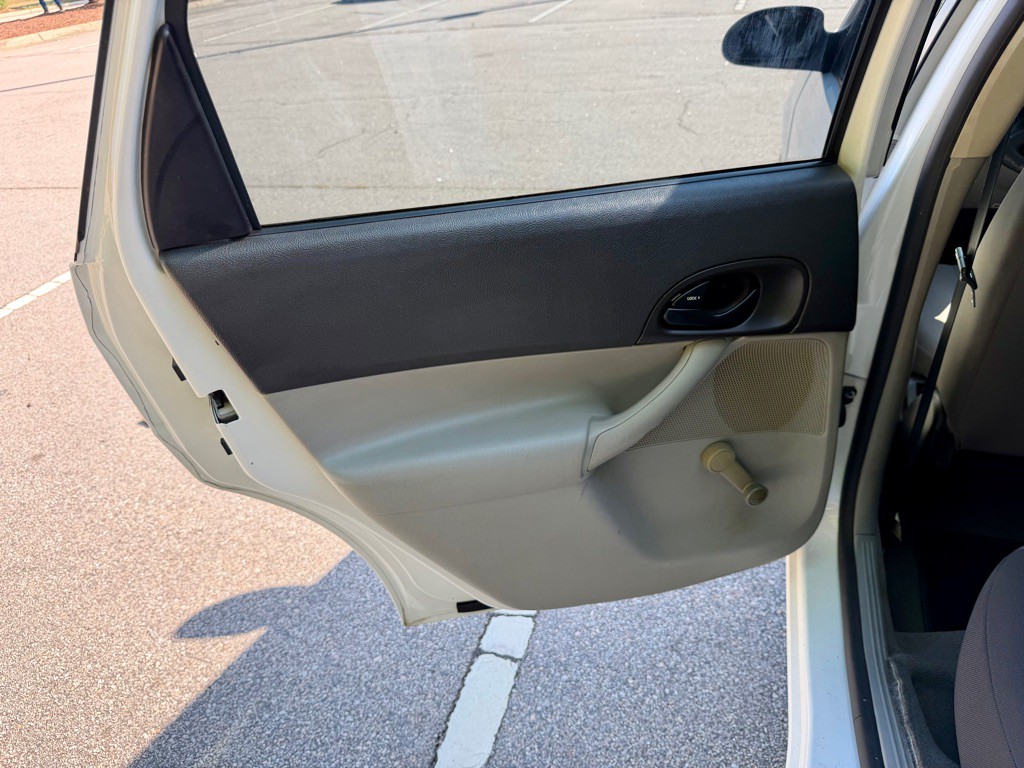2007 Ford Focus Image 16