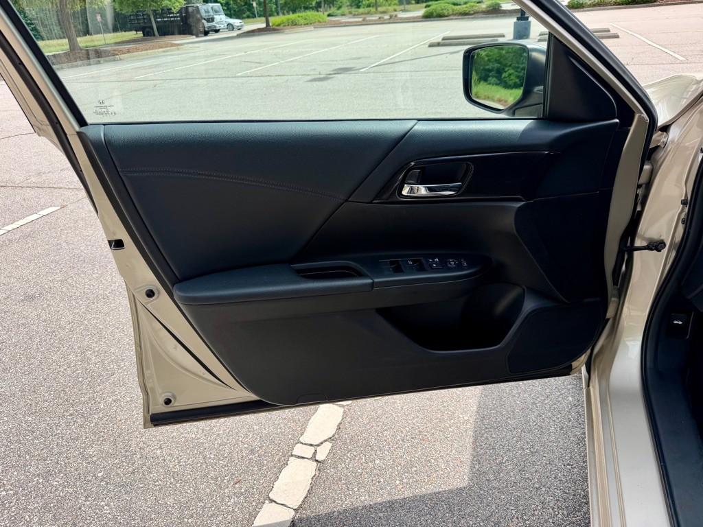 2013 Honda Accord Image 11