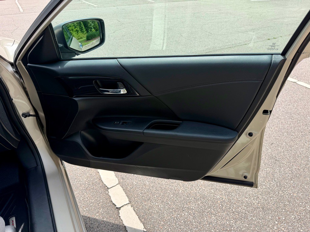 2013 Honda Accord Image 24