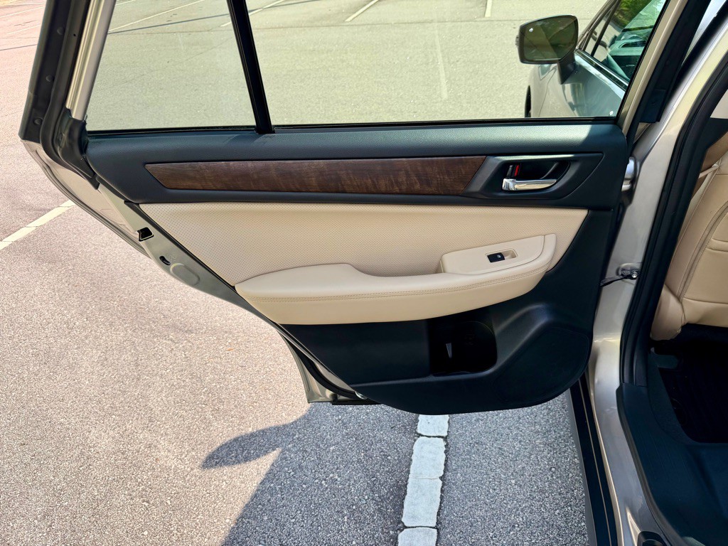 2017 Subaru Outback Image 16