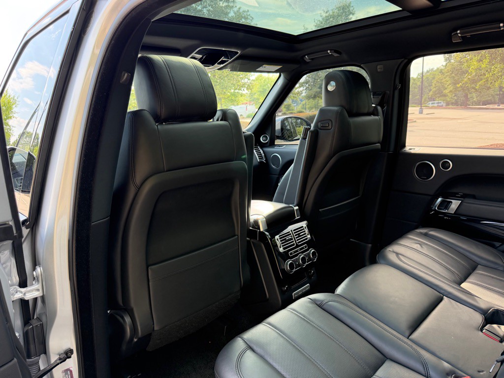 2014 Land Rover Range Rover Image 16