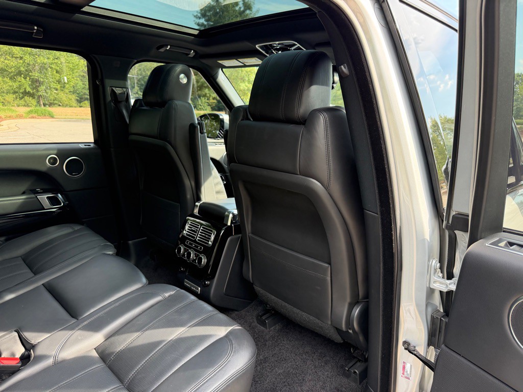 2014 Land Rover Range Rover Image 24