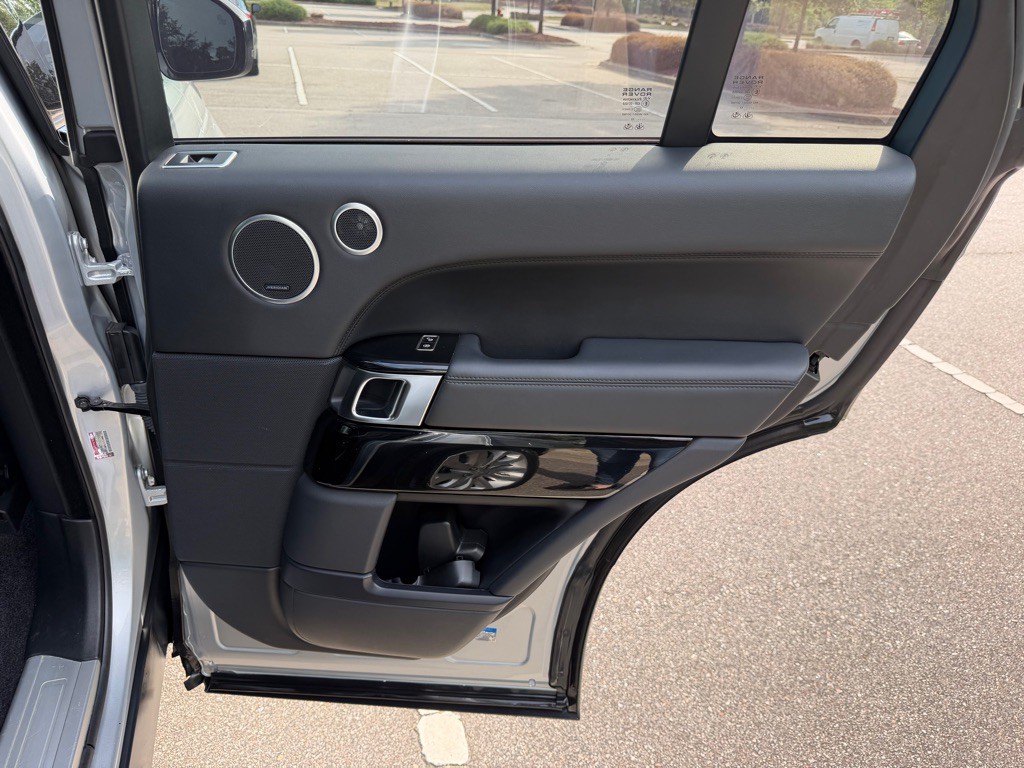 2014 Land Rover Range Rover Image 25