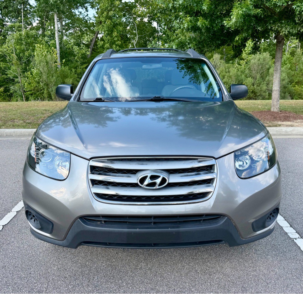 2012 Hyundai Santa Fe Image 2