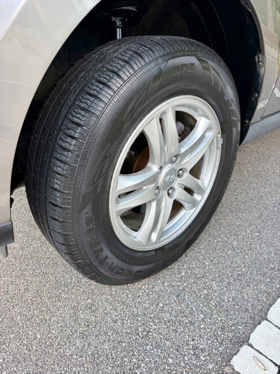 2012 Hyundai Santa Fe Image 9