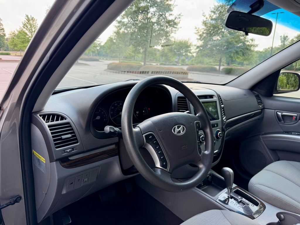 2012 Hyundai Santa Fe Image 11