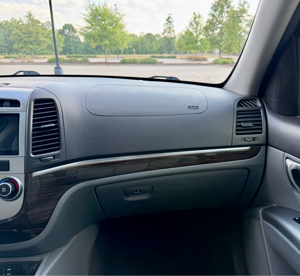 2012 Hyundai Santa Fe Image 17