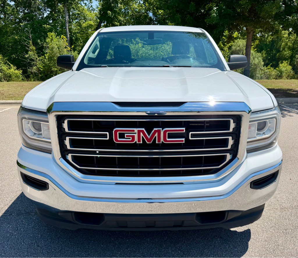 2018 GMC Sierra Image 2