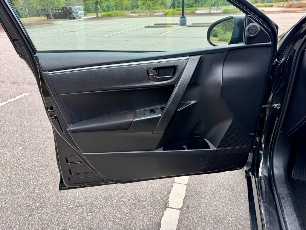 2016 Toyota Corolla Image 12