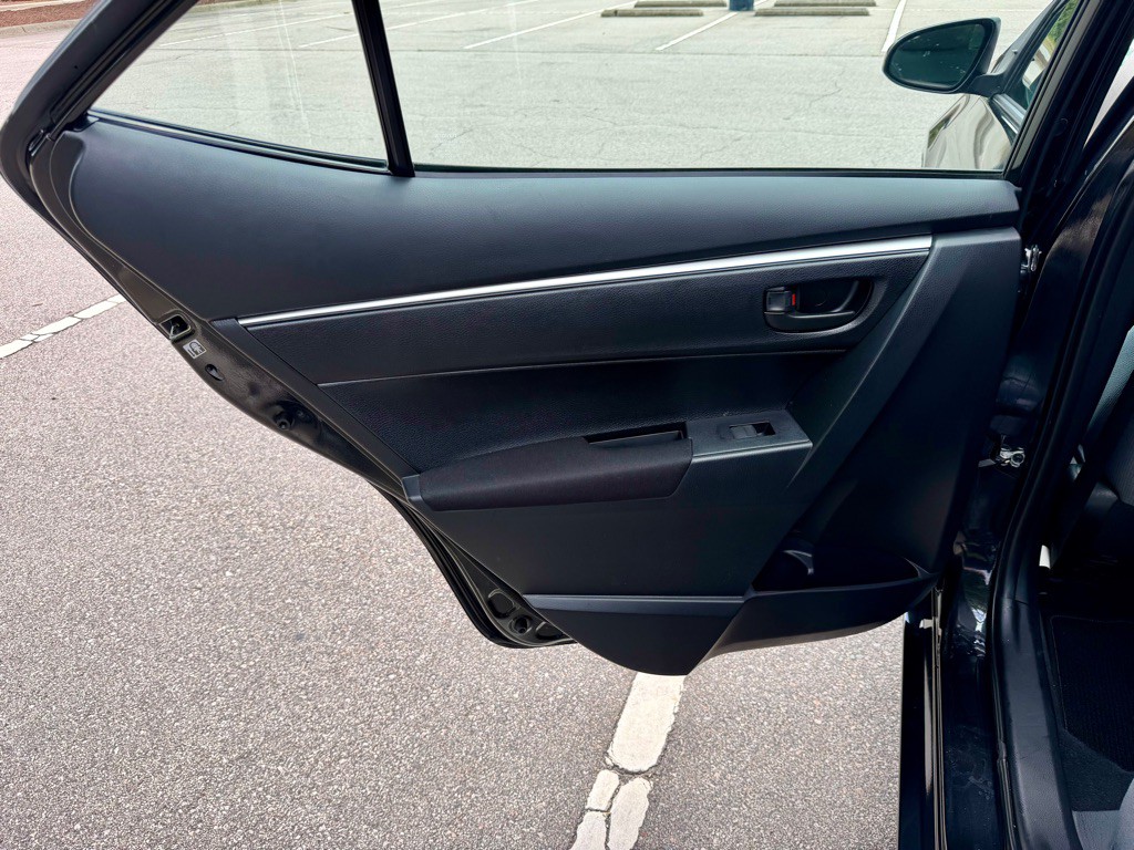 2016 Toyota Corolla Image 15