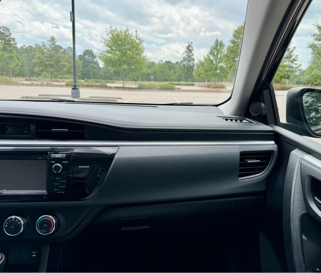 2016 Toyota Corolla Image 19