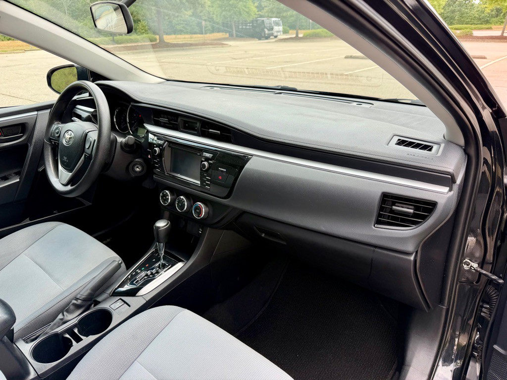 2016 Toyota Corolla Image 25