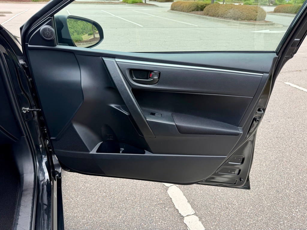 2016 Toyota Corolla Image 26
